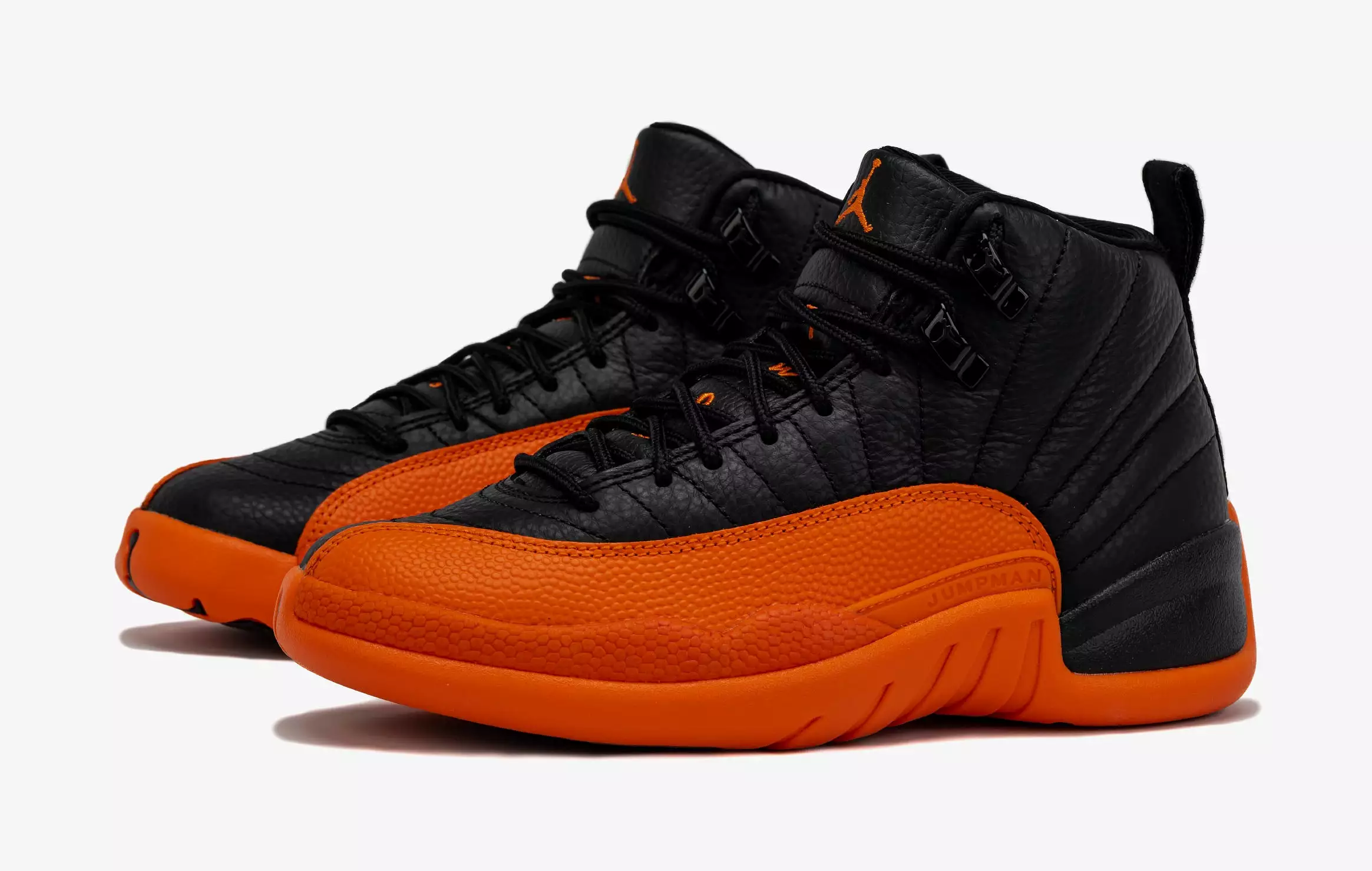 Air Jordan 12 Retro Brilliant Orange Womens Lifestyle Shoes (Black/Orange)