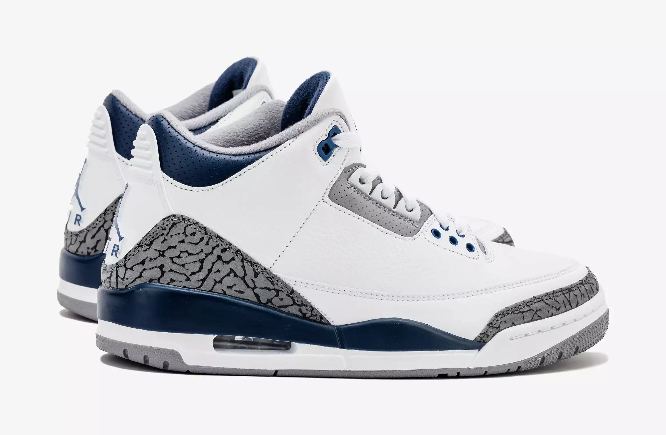 Air Jordan 3 Retro Midnight Navy Mens Lifestyle Shoes (White/Midnight Navy/Cement Grey) Free Shipping