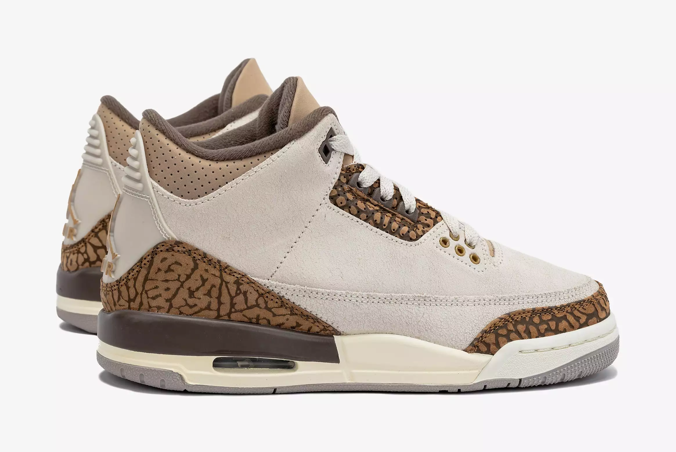 Air Jordan 3 Retro Palomino Grade School Lifestyle Shoes (Light Orewood Brown/Palomino)