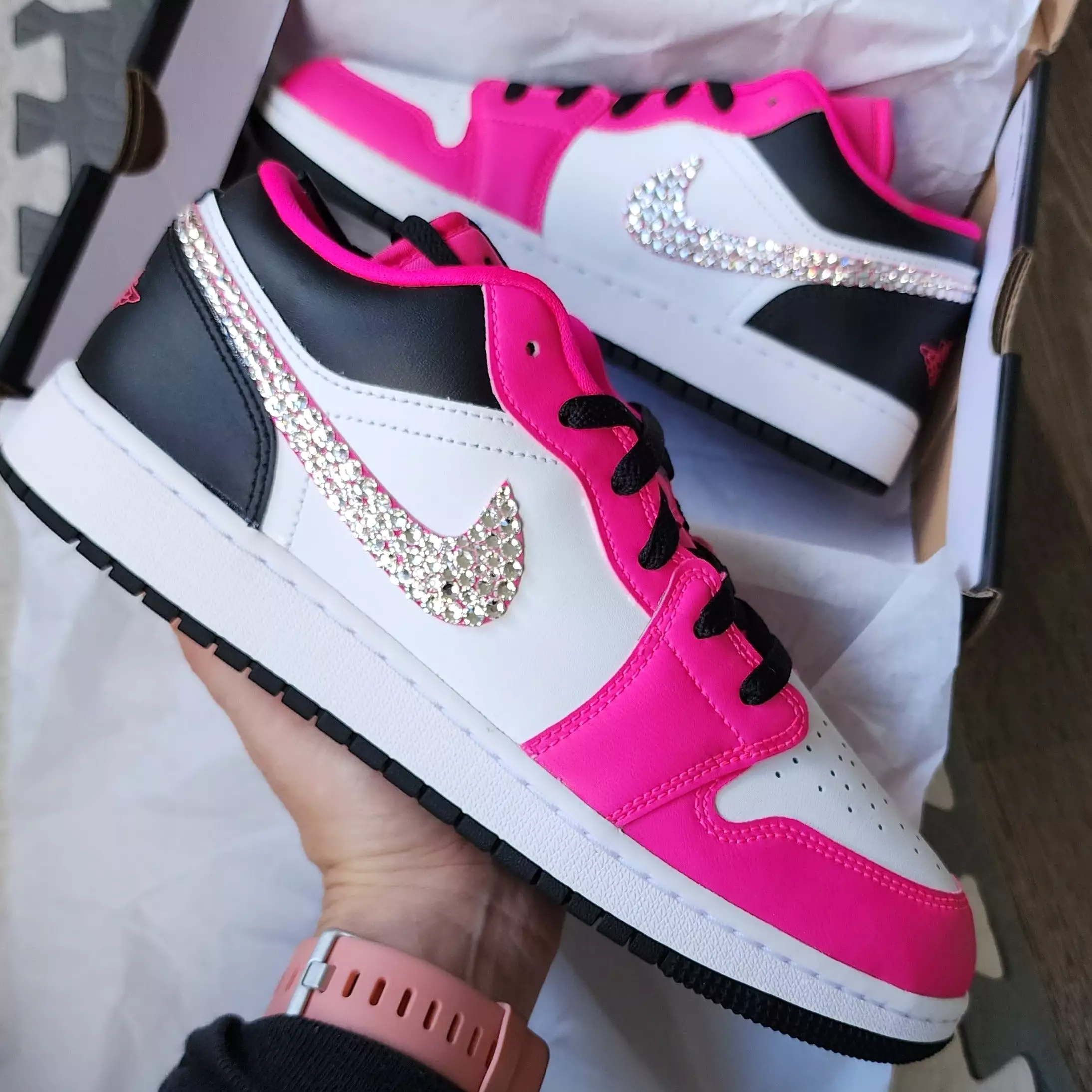 Jordan 1 Low Women/Youth (Pink/Black/White)